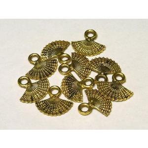 チャーム 扇子 金古美 約12×13mm 10...の詳細画像1