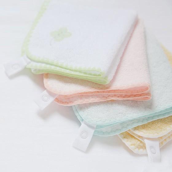 ふわふわ生地とサラサラガーゼが一枚に！『ふわサラ2wayビブ＆タオル』（ベビーグース）