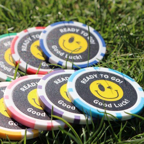 ゴルフポーカーチップマーカー1000円ポッキリ  選べる4枚 スマイルデザイン グリーンで映えるデカ...
