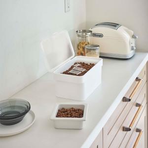 山崎実業 TOWER 密閉ペットフードストッカー 1.5kg 軽量カップ付き ホワイト