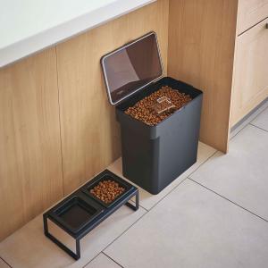 山崎実業 TOWER 密閉ペットフードストッカー 6.5kg 軽量カップ付き ブラック