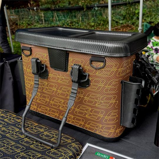 ロデオクラフト　RCカーボンタックルバッグ2026 (バッカン)　EHBR-40RC　ブラウンカーボ...