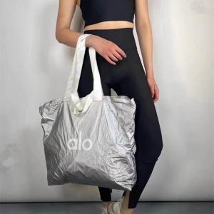(訳あり）Alo Yoga アロヨガ バッグ トート シルバー 銀色 軽い 特大 A4収納可 旅行 ジム ヨガ スポーツ レジャー ショッピングバッグ 並行輸入品
