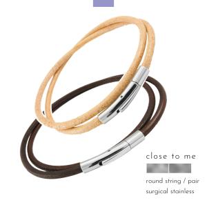 ペアブレスレット　ペアアンクレット　サージカルステンレス　レザー　丸ひも　ワンタッチ　ブランドボックス　刻印可　close