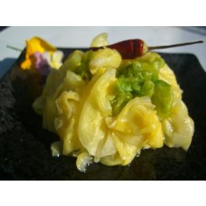 創業９０年　老舗の漬物店のキャベツのぬか漬け　浅漬け　ふすま漬け　二分の一　１個