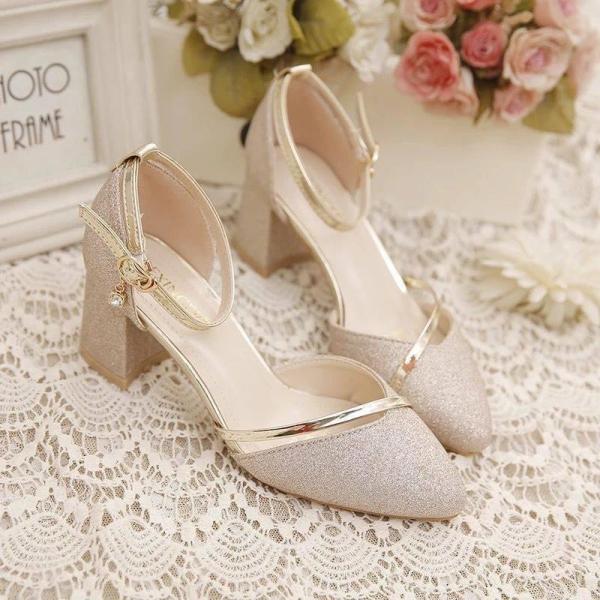 【大特価】シューズ結婚式レディース疲れないパンプス痛くないポインテッドトゥストラップキラキラピンヒー...