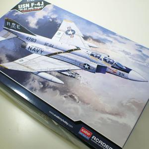 1/48 F-4J ァントム2 ”VF-84 ジョリーロジャース”【アカデミー 12305】｜barchetta