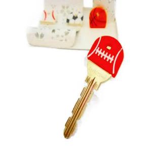 ラグビー アメフト グッズ 雑貨 プレゼント イベント 卒業 部活 ギフト 記念品 学校　アメフトボール型　キー（鍵）カバー