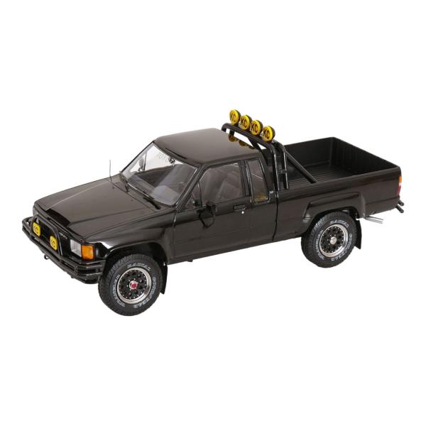 【予約】Toyota ハイラックス Xtra Cab 4x4 1985 ブラック バック・トゥ・ザ・...