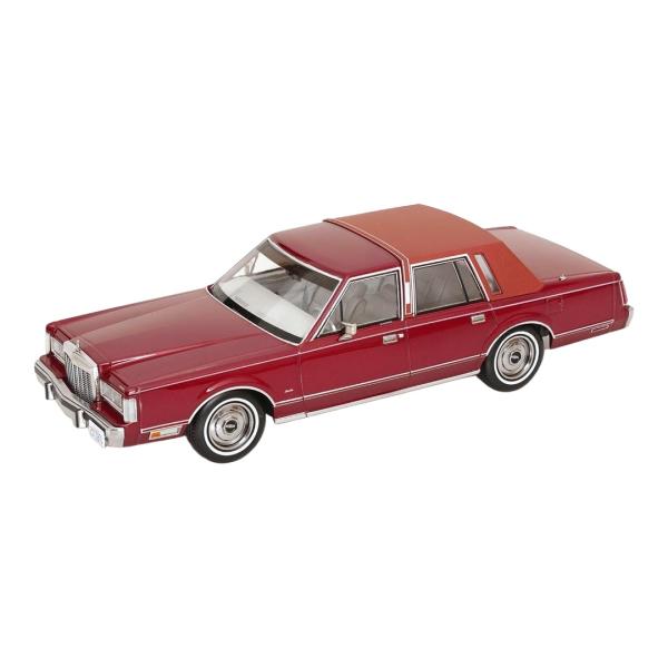 【予約】2027年発売予定 Lincoln Town Car 1985 レッド ハートブルー劇中車 ...