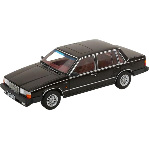 Volvoボルボ 760 1985 ブラック / TRIPLE9 1/18 ミニカー
