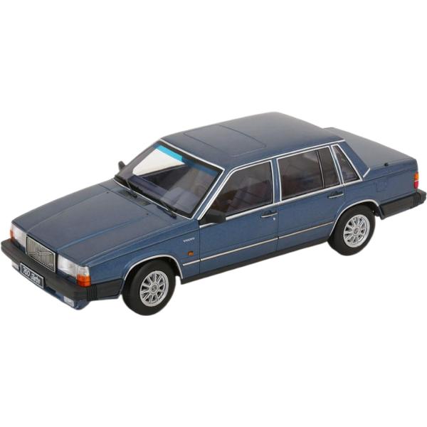 Volvoボルボ 760 1985 ブルーメタリック / TRIPLE9 1/18 ミニカー