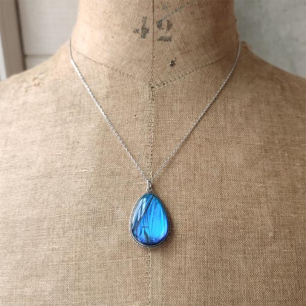 イギリスアンティーク　バタフライウィング　モルフォ蝶　ドロップ型　ネックレス