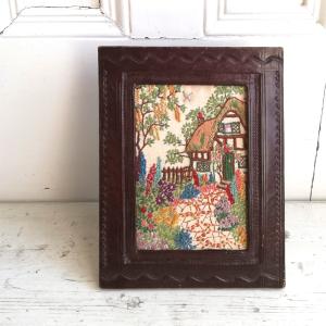 ヴィクトリアン 刺繍サンプラー Bootsフレーム 1881年 イギリス