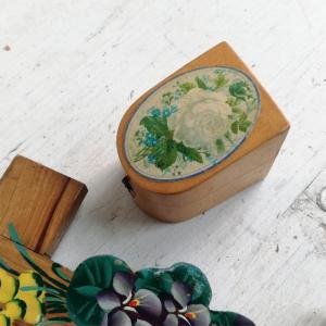 ホーロー クローバーのサボンラック ドイツアンティーク : BAU