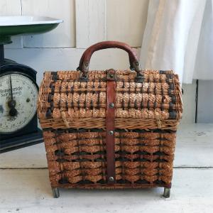 ホーロー クローバーのサボンラック ドイツアンティーク : BAU