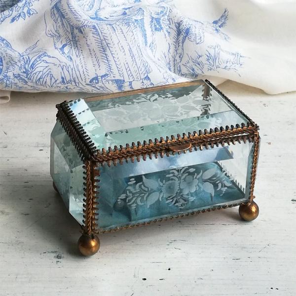 面取りガラスと花のエングレーヴィング　ジュエリーボックス　フランスアンティーク