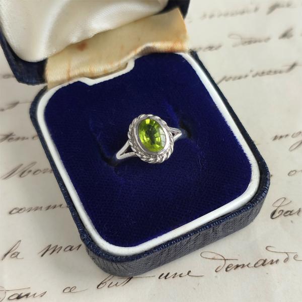 イギリス　シェフィールド　スターリングシルバー　ペリドット　オーバル　リング