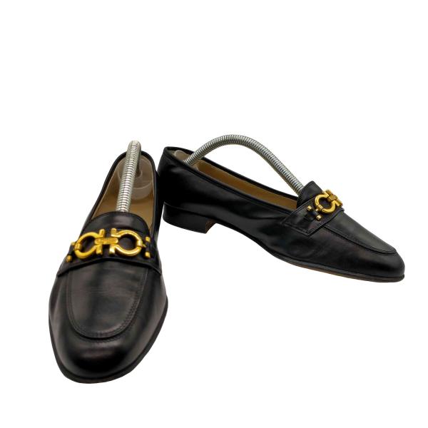 Salvatore Ferragamo(サルヴァトーレフェラガモ) イタリア製 ガンチーニビット ロ...