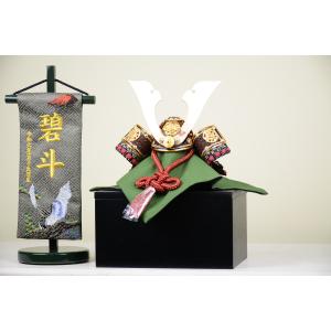 選べる3種】 五月人形 寛蔵作 兜飾り 5号波玖/紫聖/朱龍 飾り台屏風