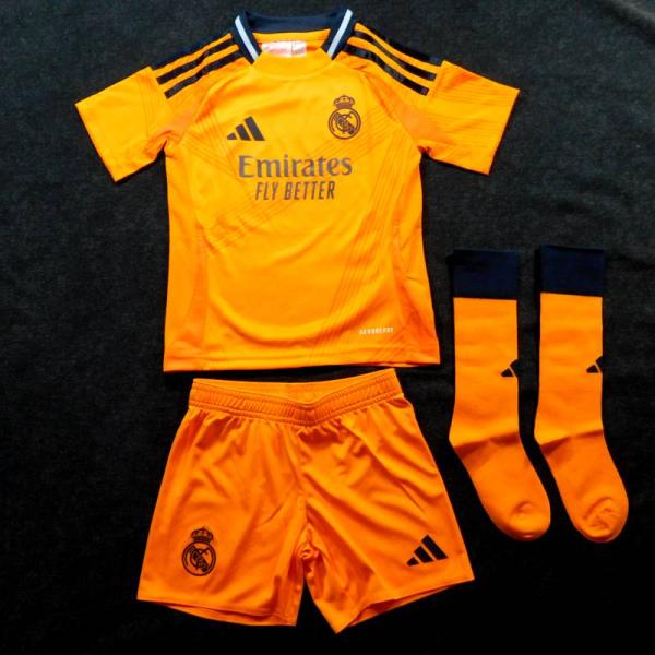 レアルマドリード　24　アウェイ　半袖　ミニキット/ジュニアユニフォーム・パンツ・ソックスセット　A...