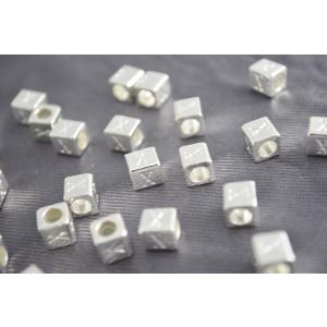 アルファベットビーズ シルバー 「X」 1個 7...の商品画像