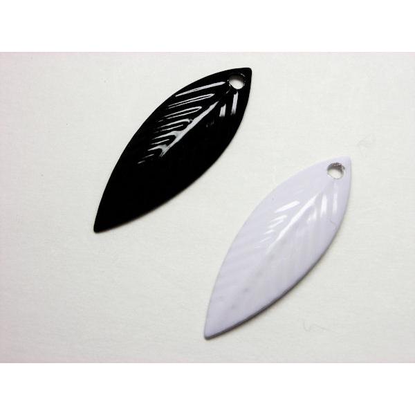 ラッカーメタルパーツ011　ハッパ　22×8mm　1ヶ