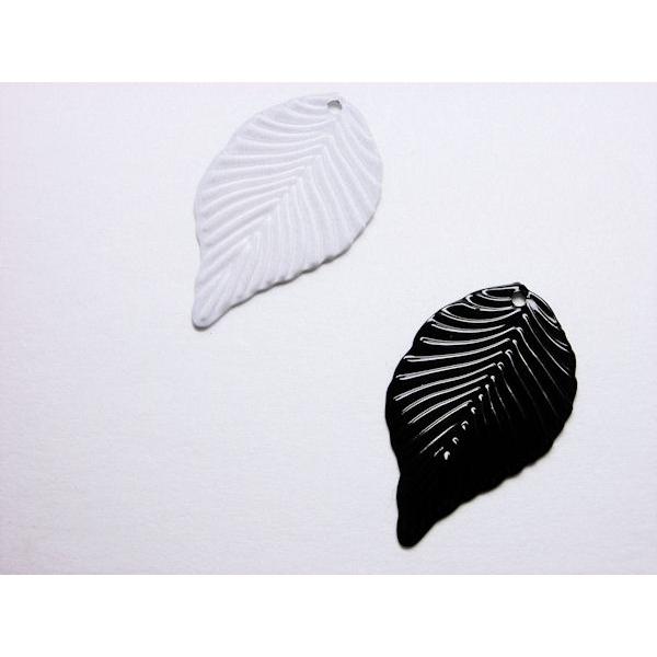 ラッカーメタルパーツ012　ハッパ　23×14mm　1ヶ