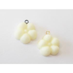 和三盆チャーム　小梅　しろ　カン付 1ヶ｜beadsshopj4