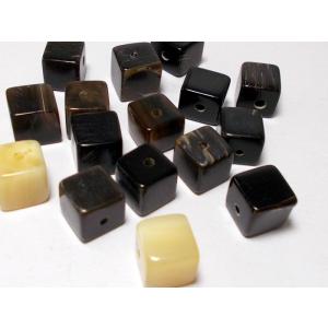 ヴィンテージ　水牛ビーズ　　キューブ約7×7mm　10g(16ヶ)｜beadsshopj4