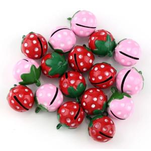 いちご型の鈴（２色）　二重カン　首輪　ワンポイント　ピンク　赤　苺　イチゴ　フルーツ　１７ｍｍ玉