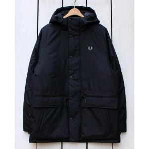 Fred Perry フレッドペリー パデッドジップ スルージャケット ブラック 黒 102 Padded Zip Through Jacket Black 中綿 保温 ロゴ刻印 スナップボタン point up｜beardstore