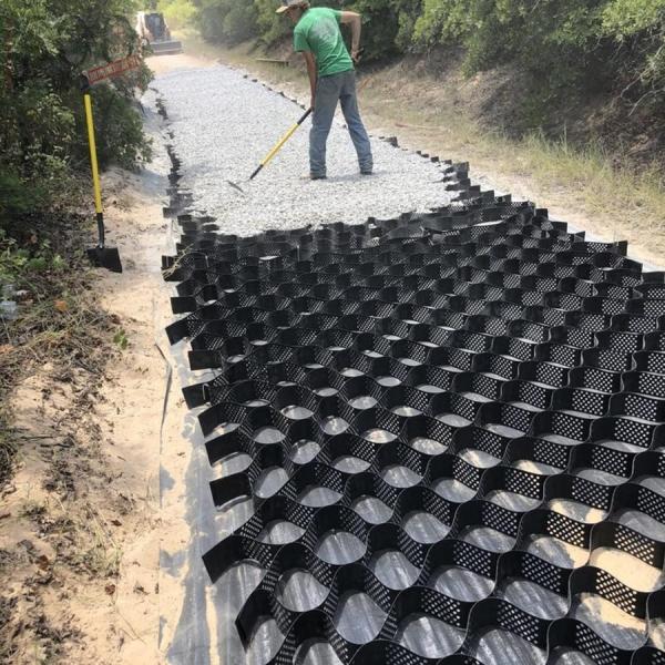 ジオグリッド 拡張可能な砂利の地面グリッド、路床補強用の高さ5cmの土工ハニカムルーム、頑丈な変形防...