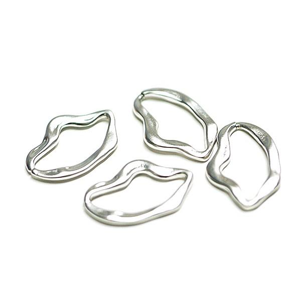 【1個】歪みある曲線のirregular Ovalマッドシルバーチャーム、パーツ