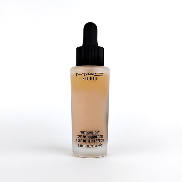 【並行輸入品】MAC マック スタジオ ウォーターウェイト SPF 30 ファンデーション NC35...
