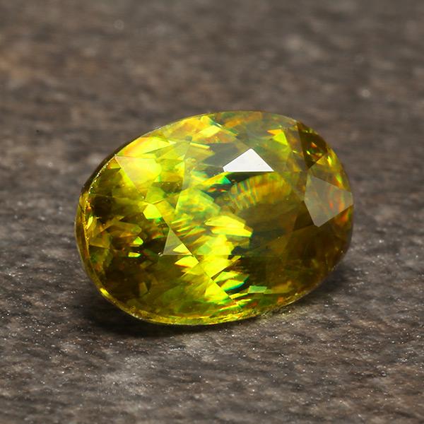 スフェーン オーバル 1.78ct１個限定 製品オーダー可能 誕生石7月