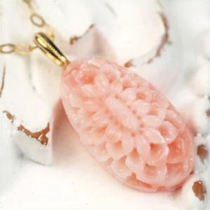 雫に映ったダリアの深海珊瑚　ペンダントトップ 誕生石 3月　PT900 K18 K10対応