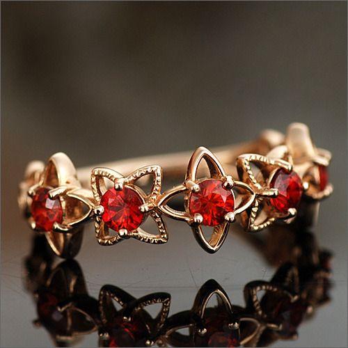 P+10％中 レディッシュサファイア アルハンブラ シリーズ フラワーモチーフ リング  PT900...