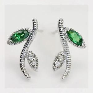 P+10％中 グリーンガーネットリーフピアス 誕生石 1月　PT900 K18 K10対応