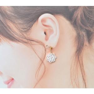 純白のお花 イヤリング ピアス 樹脂イヤリング...の詳細画像4