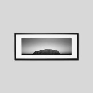 IGREBOW オーストラリア ウルル 夕暮れのエアーズロック アイグレボウ インテリアフォト ウッド黒フレーム ビッグサイズ モノクローム