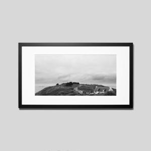 IGREBOW フランス ブルターニュ プルエゼック岬へ向かう道 ビッグサイズ アイグレボウ インテリアフォト ウッド黒フレーム ビッグサイズ モノクローム
