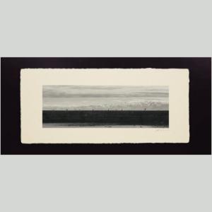 IGREBOW 石川県 能登島 防波堤のカモメと立山連峰 ビッグサイズ アイグレボウ インテリアフォト 越前塗板フレーム ビッグサイズ モノクローム