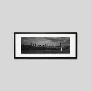 IGREBOW ニューヨーク フェリーからマンハッタンを望む ビッグサイズ アイグレボウ インテリアフォト ウッド黒フレーム ビッグサイズ モノクローム