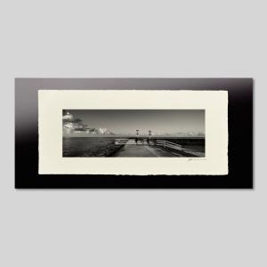 IGREBOW ハワイの海 朝のアラモアナビーチパーク アイグレボウ インテリアフォト 越前塗板フレーム ビッグサイズ モノクローム