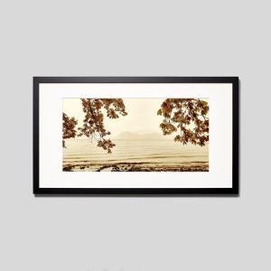 IGREBOW 北海道 秋の洞爺湖畔 ビッグサイズ アイグレボウ インテリアフォト ウッド黒フレーム ビッグサイズ モノクローム