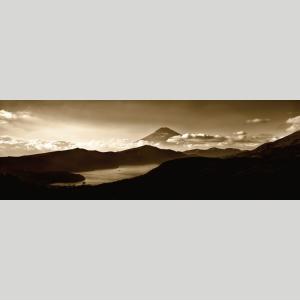IGREBOW 山梨県 本栖湖から見た夕暮れの...の詳細画像1
