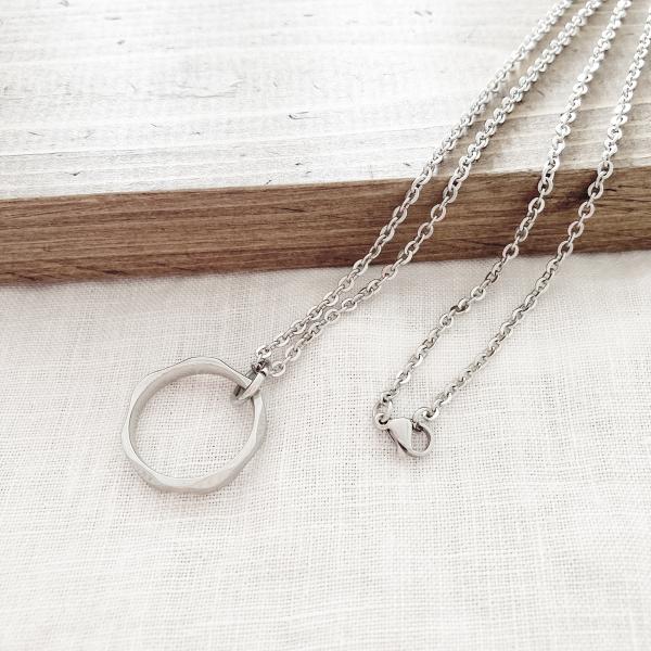 リングネックレス ステンレス製ロングネックレス 波モチーフリング メガネホルダー 眼鏡ホルダー