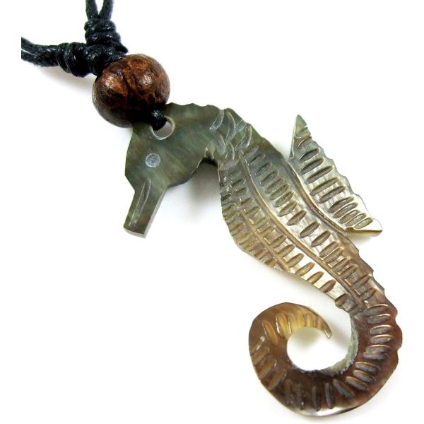 【並行輸入品】Swimmi 手彫り タツノオトシゴ マザーオブパール シェル ペンダント ビーズ コ...