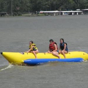【並行輸入品】 ,4 People,Passenger Seat Inflatable Banana Boats, Towable Banana